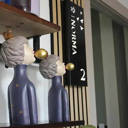 Roby's Boutique - Luxury Katánie