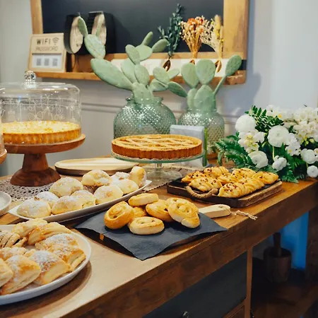 Roby's Boutique - Luxury