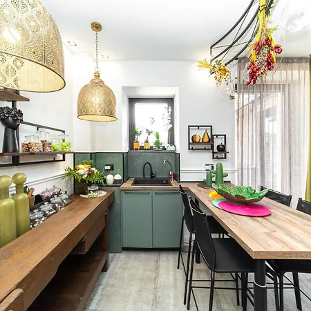 Roby's Boutique - Luxury