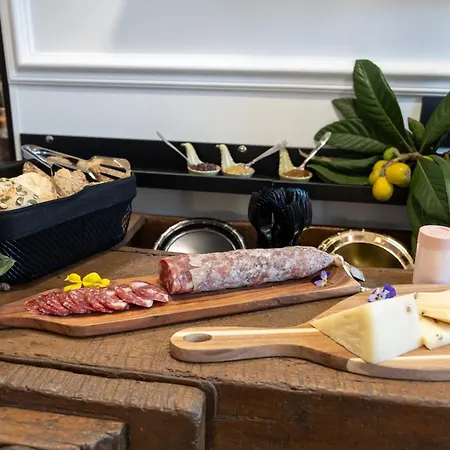 Roby's Boutique - Luxury Bed & Breakfast 4*