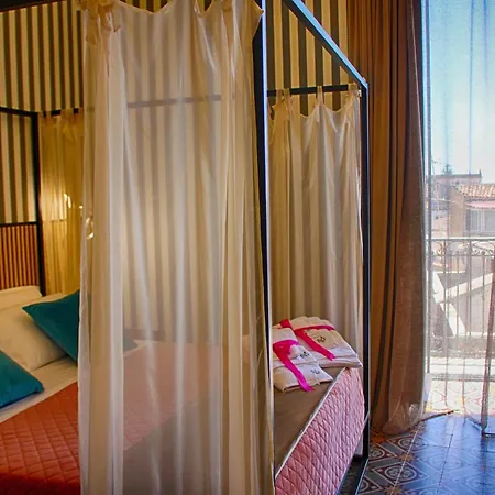 Roby's Boutique - Luxury